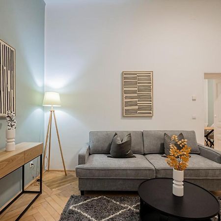 Charming Apt Perfect For 4-6 Tram, Self-Checkin 비엔나 외부 사진