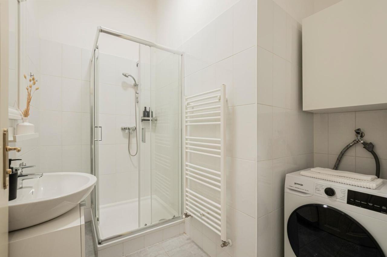 Charming Apt Perfect For 4-6 Tram, Self-Checkin 비엔나 외부 사진