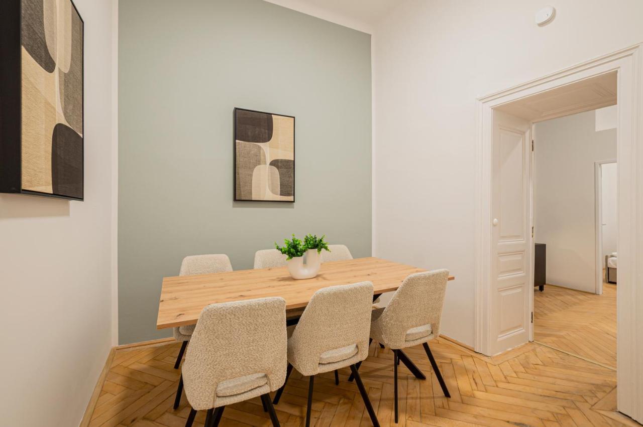 Charming Apt Perfect For 4-6 Tram, Self-Checkin 비엔나 외부 사진