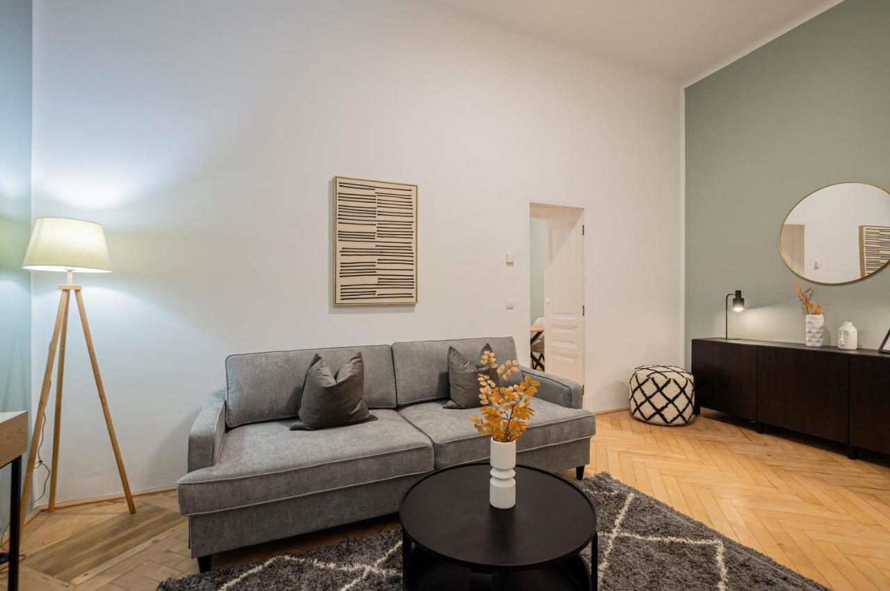 Charming Apt Perfect For 4-6 Tram, Self-Checkin 비엔나 외부 사진