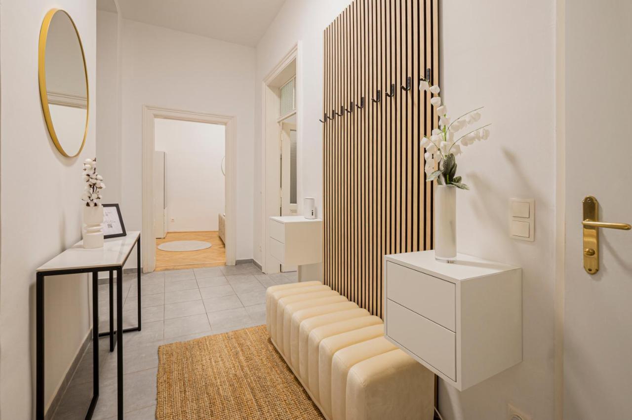 Charming Apt Perfect For 4-6 Tram, Self-Checkin 비엔나 외부 사진